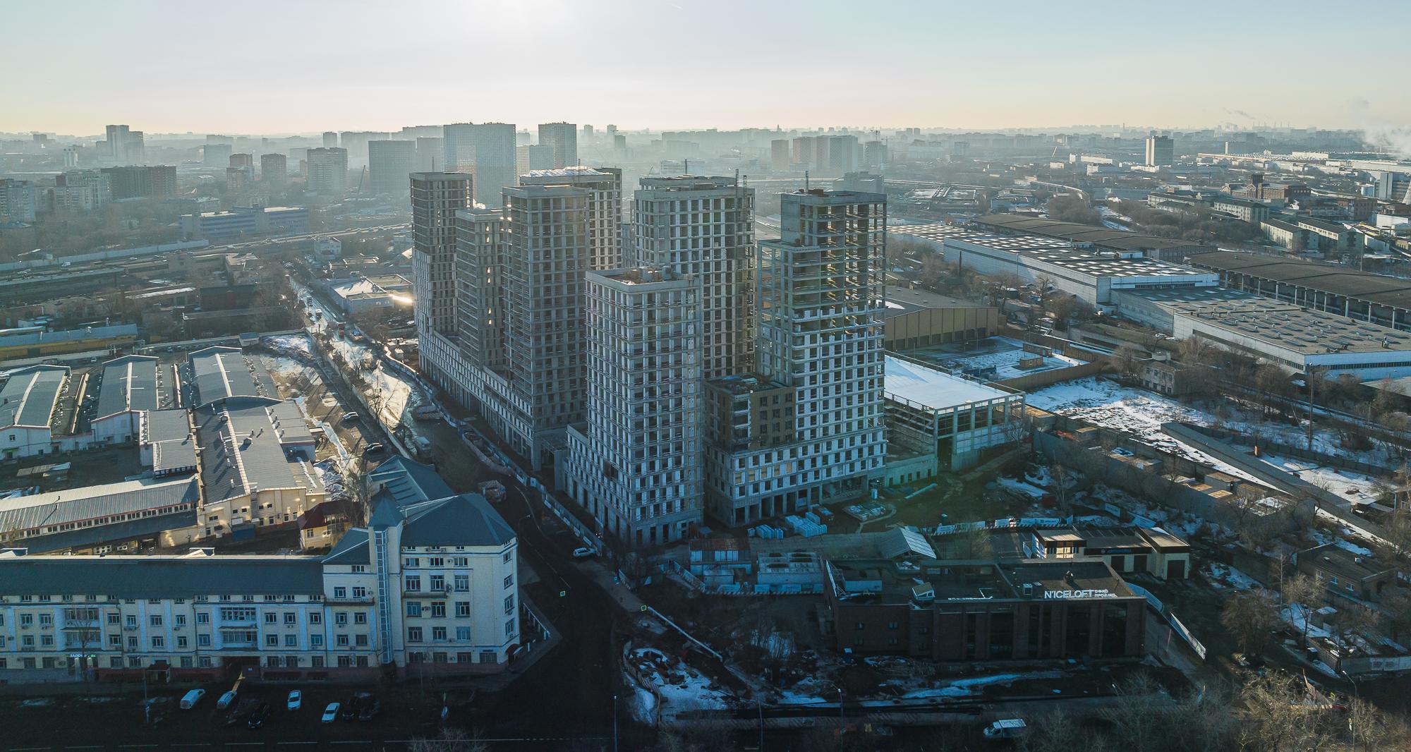 В N’ICE LOFT началось устройство и остекление фасадов